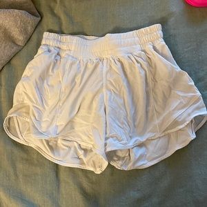 White lululemon size 4 hotty hot 4 inch